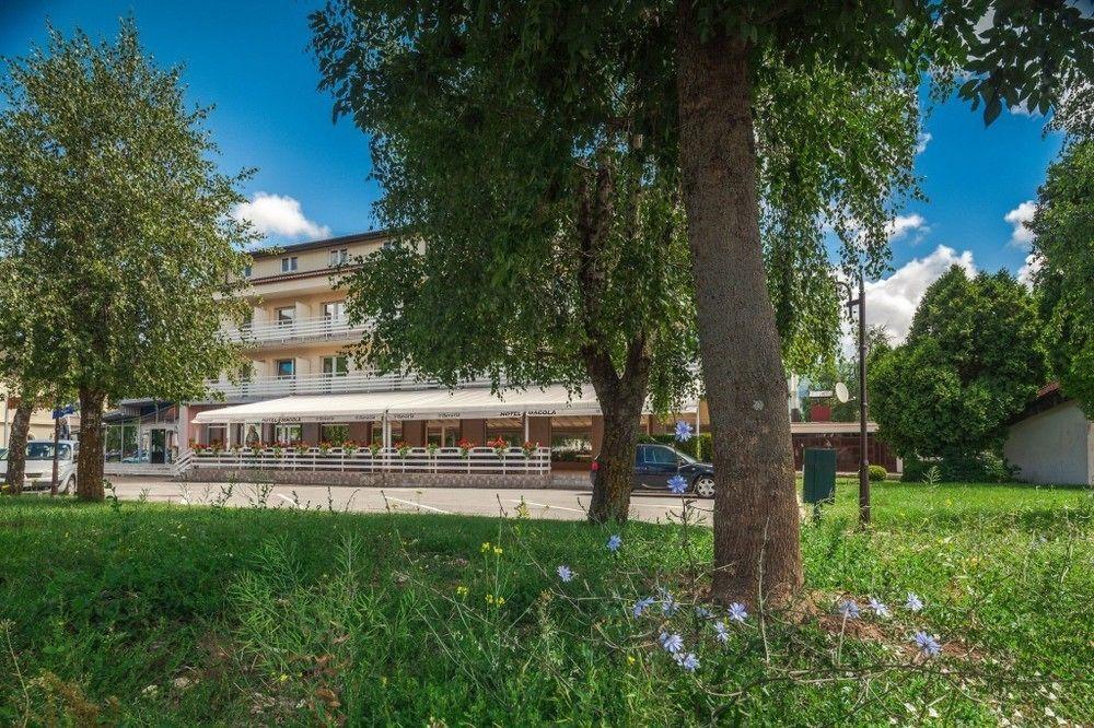 Hotel Macola Korenica Exterior photo