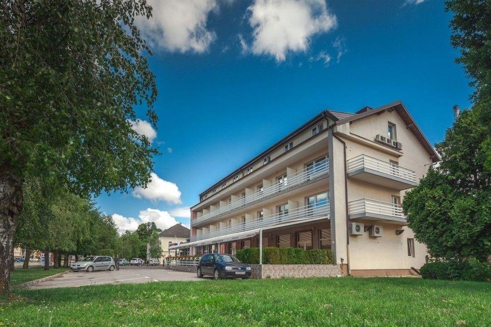 Hotel Macola Korenica Exterior photo