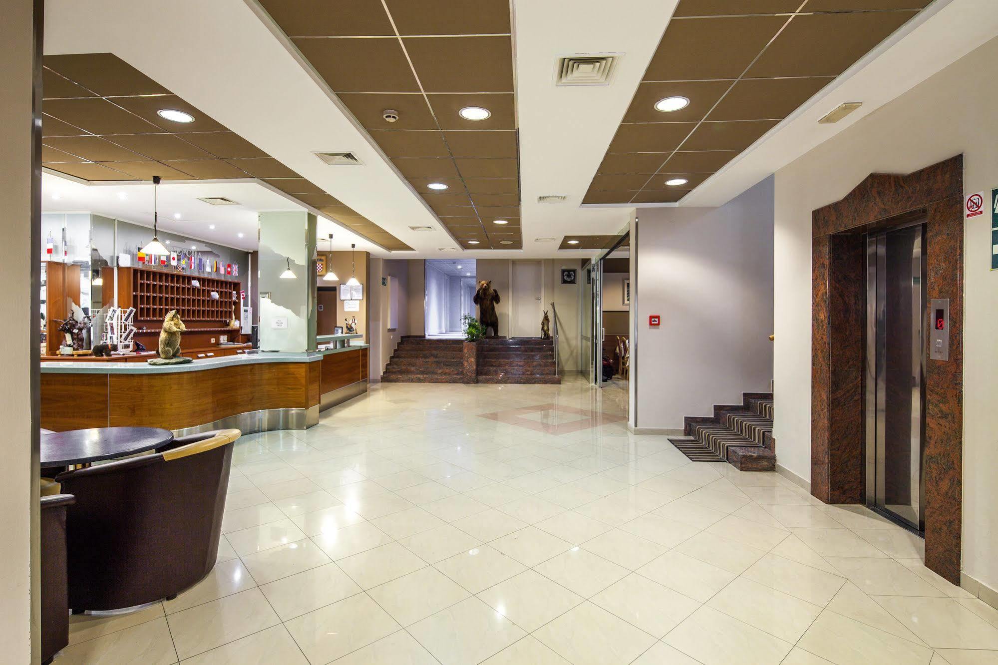 Hotel Macola Korenica Exterior photo